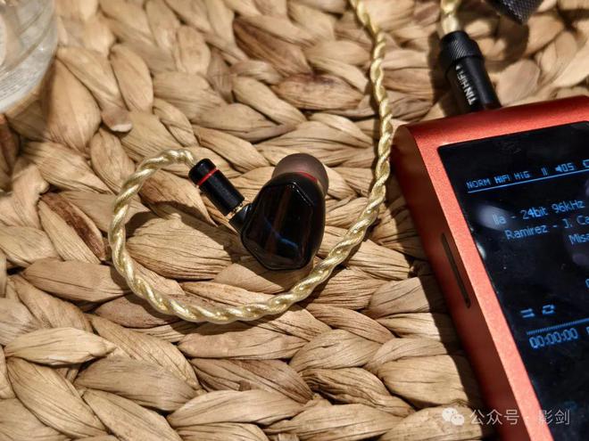 元级旗舰动圈：镀金振膜下的卓越音质之旅m6米乐appTinHiFi T7千(图8)